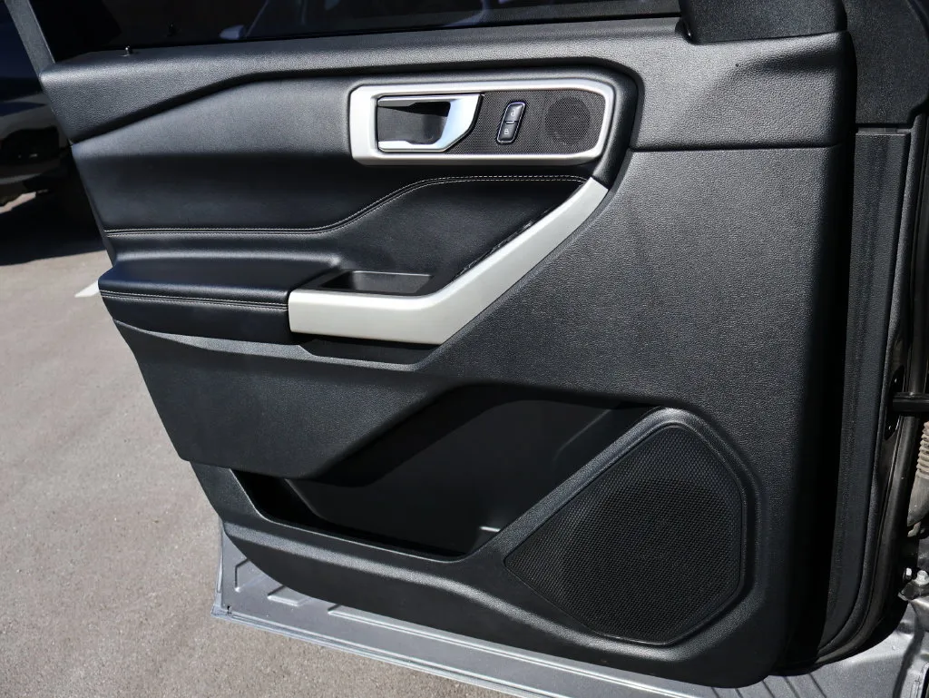 Ford Explorer photo 33