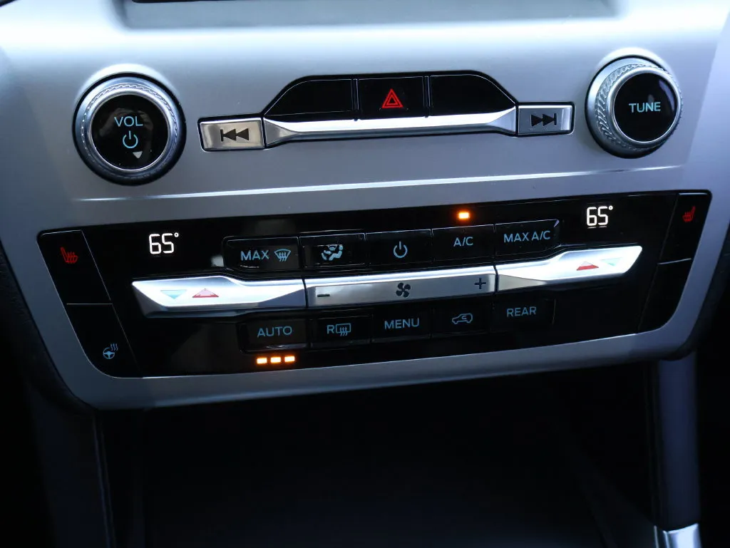 Ford Explorer photo 25