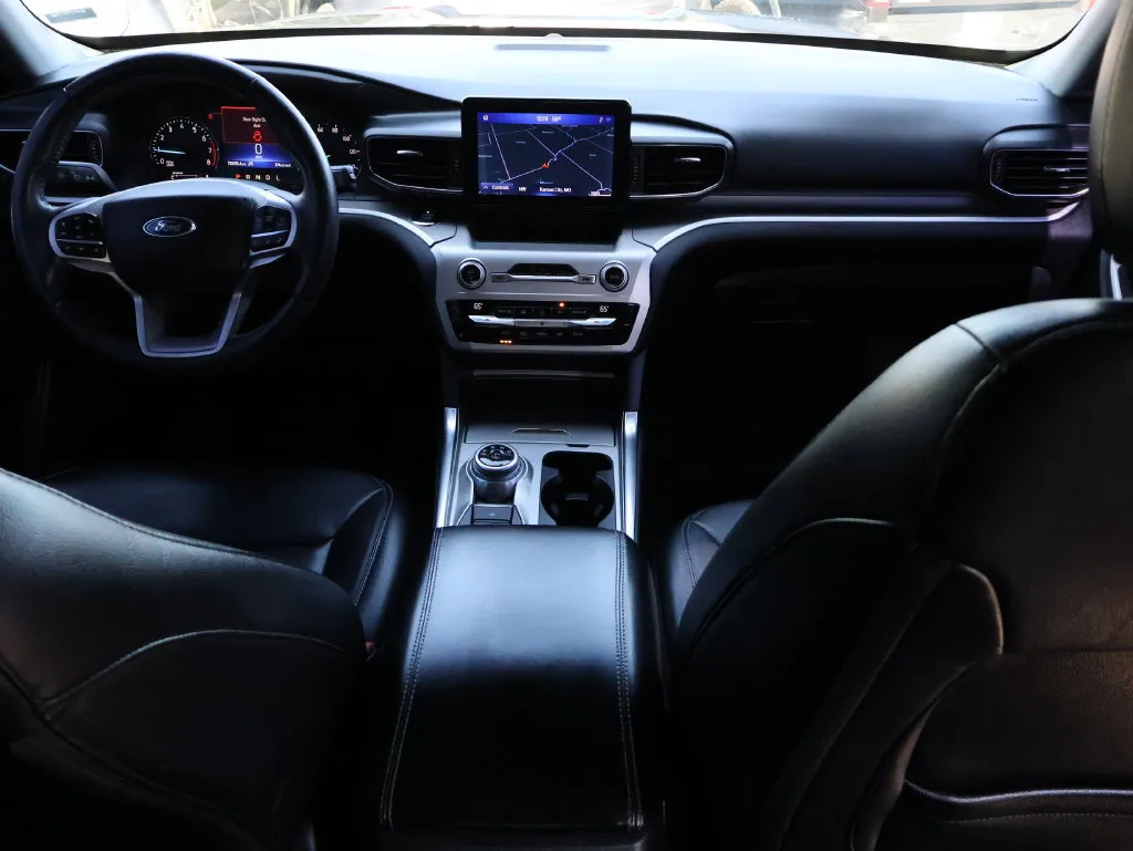 Ford Explorer photo 14
