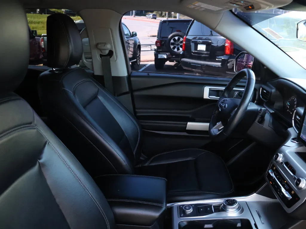 Ford Explorer photo 8