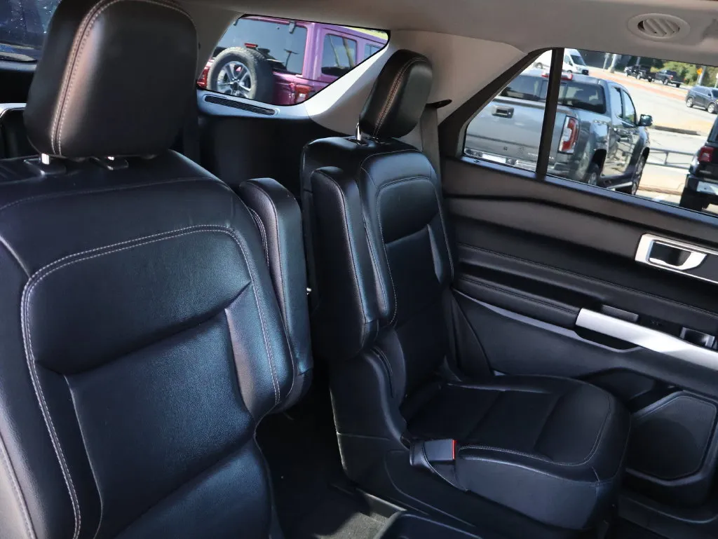 Ford Explorer photo 12