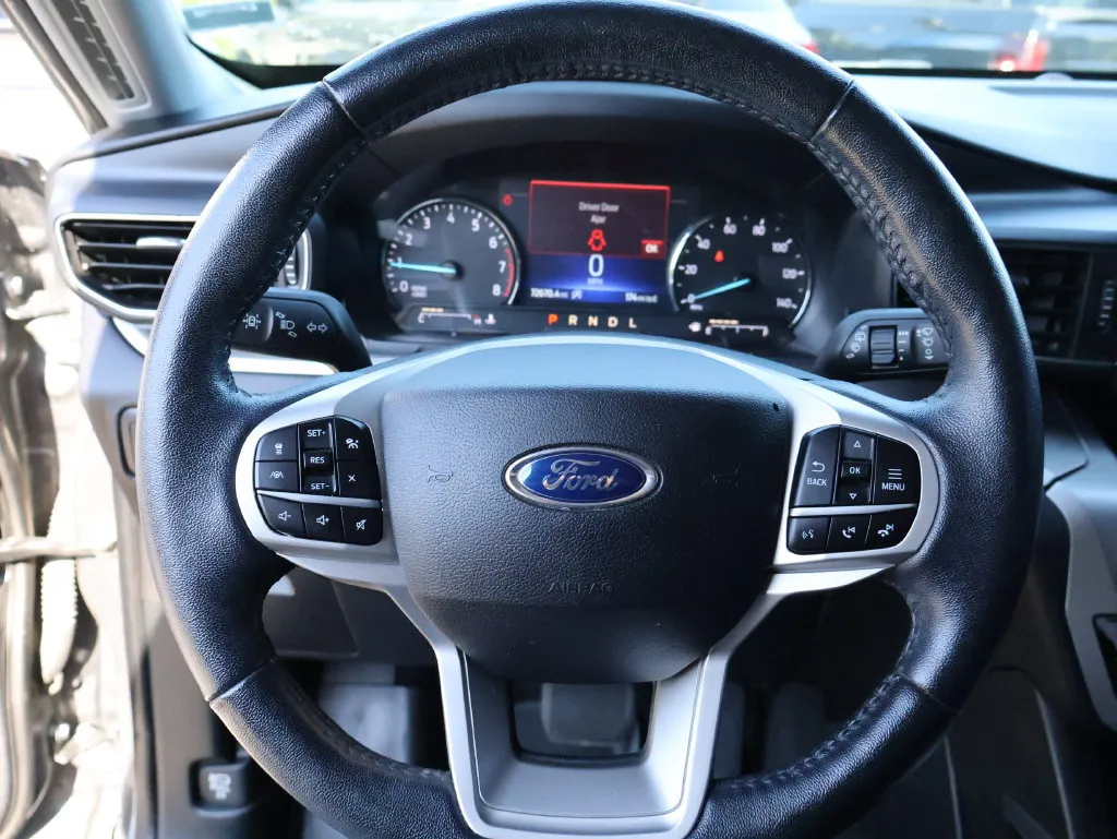 Ford Explorer photo 31