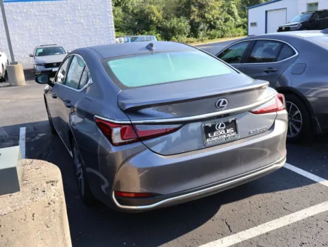 More photos of 2021 Lexus ES 300h at Jay Wolfe Honda, MO