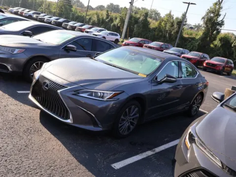More photos of 2021 Lexus ES 300h at Jay Wolfe Honda, MO
