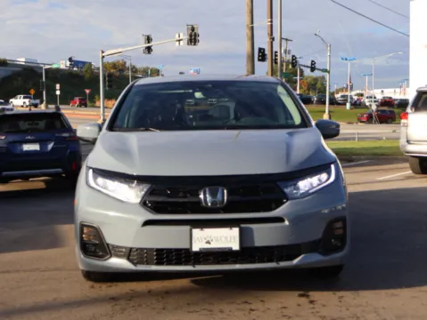 Photos of 2025 Honda Odyssey Touring for sale in Kansas City, MO at Jay Wolfe Honda