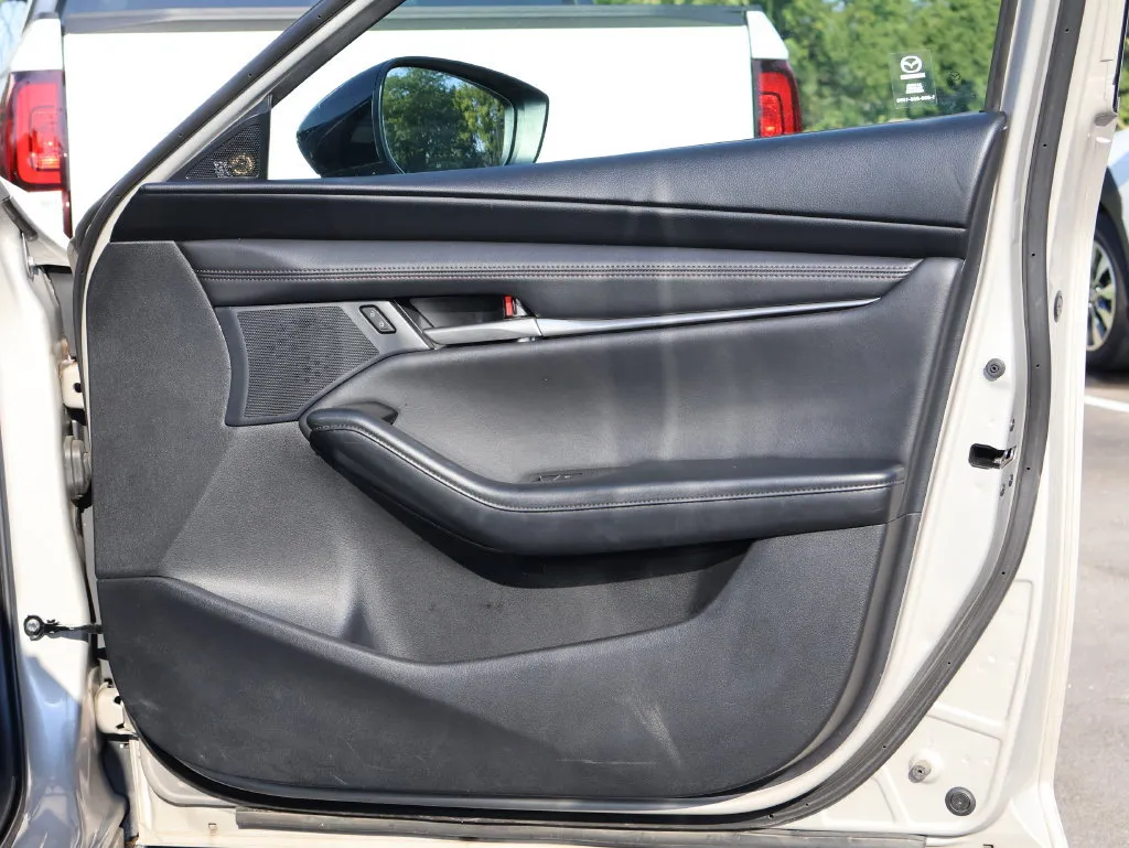 Mazda Mazda3 photo 11