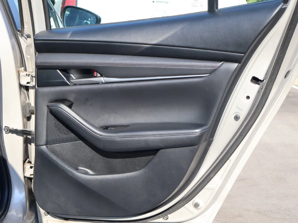 Mazda Mazda3 photo 14