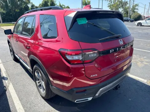 More photos of 2026 Honda Pilot EX-L at Jay Wolfe Honda, MO