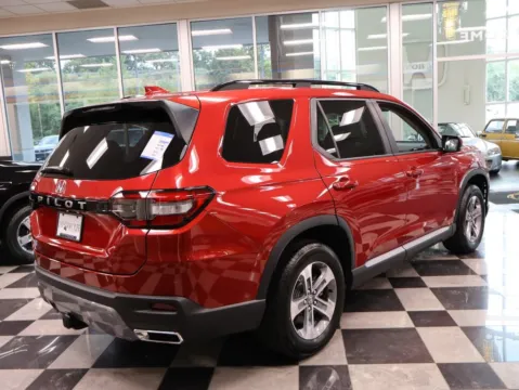 More photos of 2026 Honda Pilot EX-L at Jay Wolfe Honda, MO