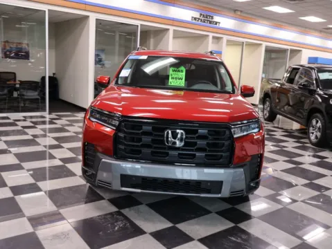 Photos of 2026 Honda Pilot EX-L for sale in Kansas City, MO at Jay Wolfe Honda