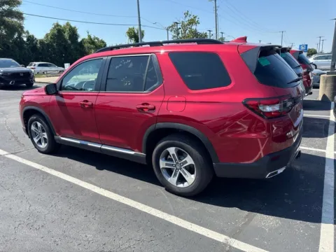 More photos of 2026 Honda Pilot EX-L at Jay Wolfe Honda, MO
