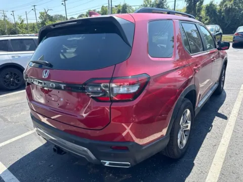 More photos of 2026 Honda Pilot EX-L at Jay Wolfe Honda, MO