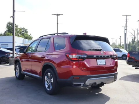More photos of 2026 Honda Pilot EX-L at Jay Wolfe Honda, MO