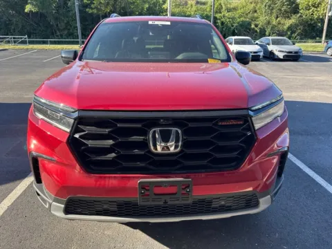 Photos of 2025 Honda Pilot TrailSport for sale in Kansas City, MO at Jay Wolfe Honda