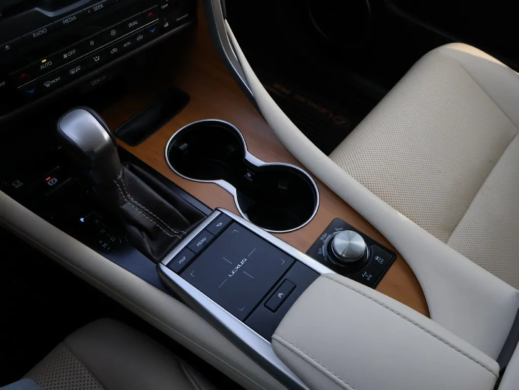 Lexus RX photo 24