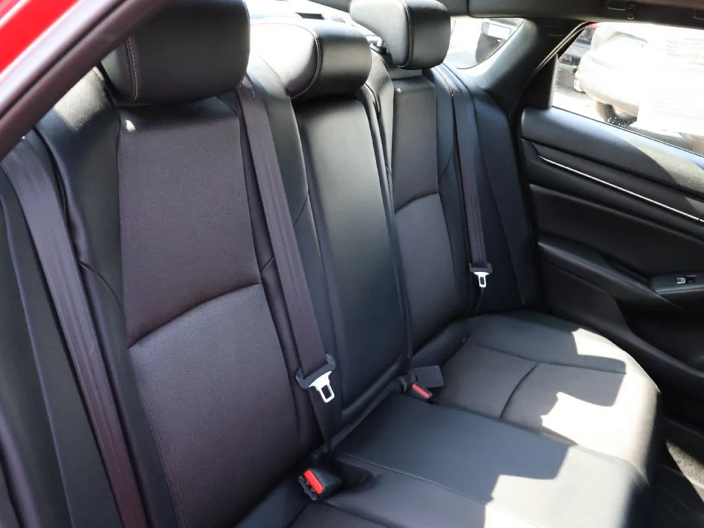 Honda Accord photo 12