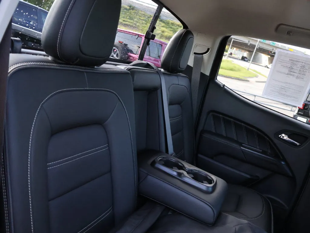 GMC Canyon photo 12