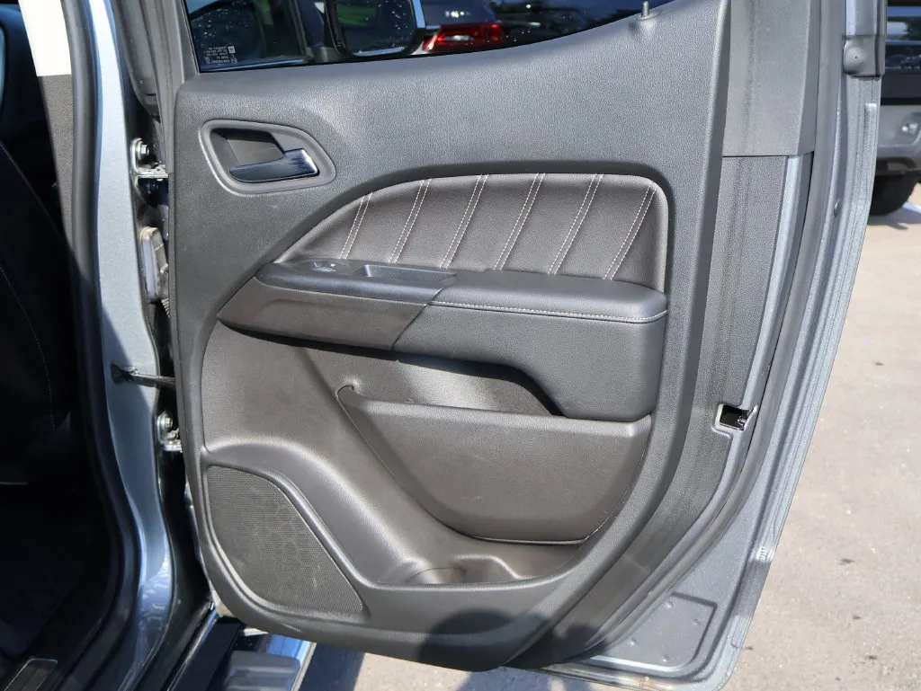 GMC Canyon photo 14