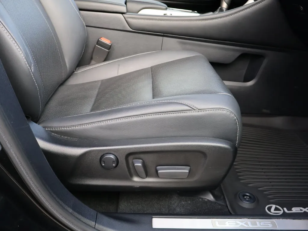 Lexus RX photo 10