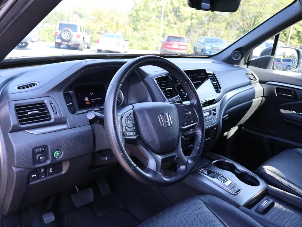 Honda Passport photo 17