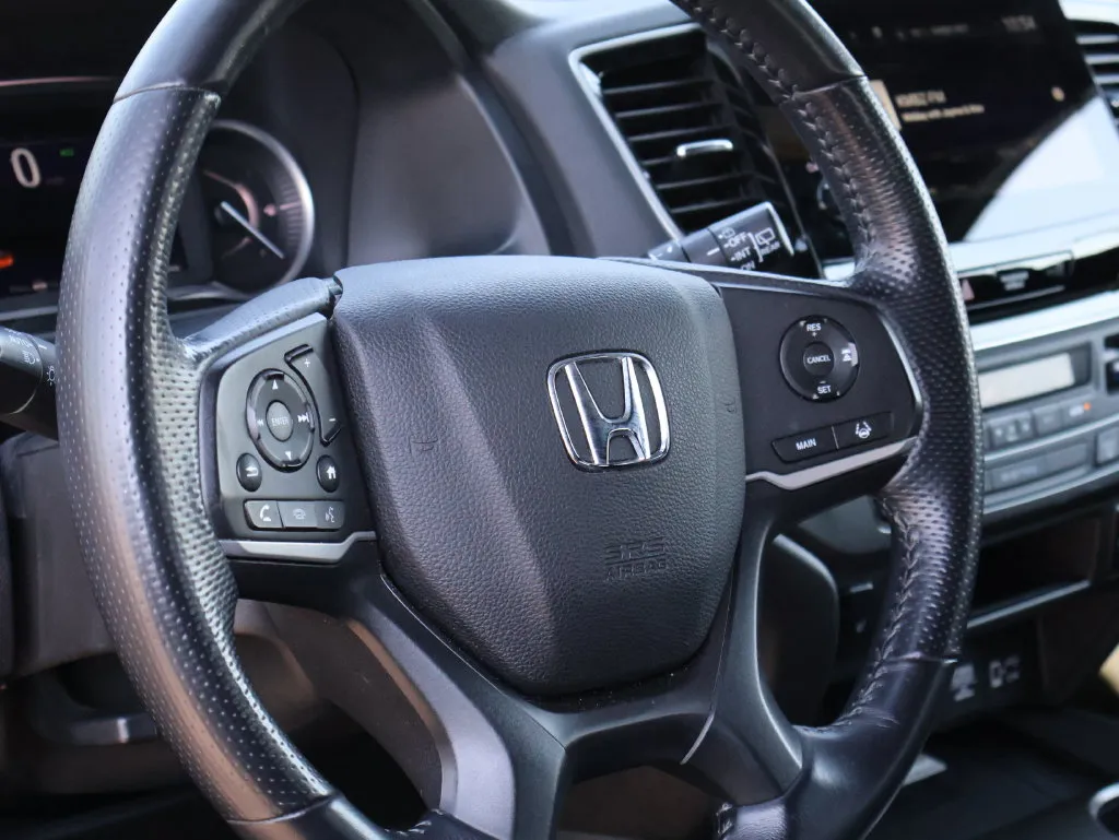 Honda Passport photo 18