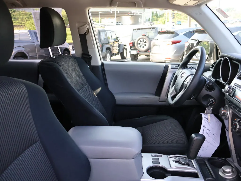 Toyota 4Runner photo 8