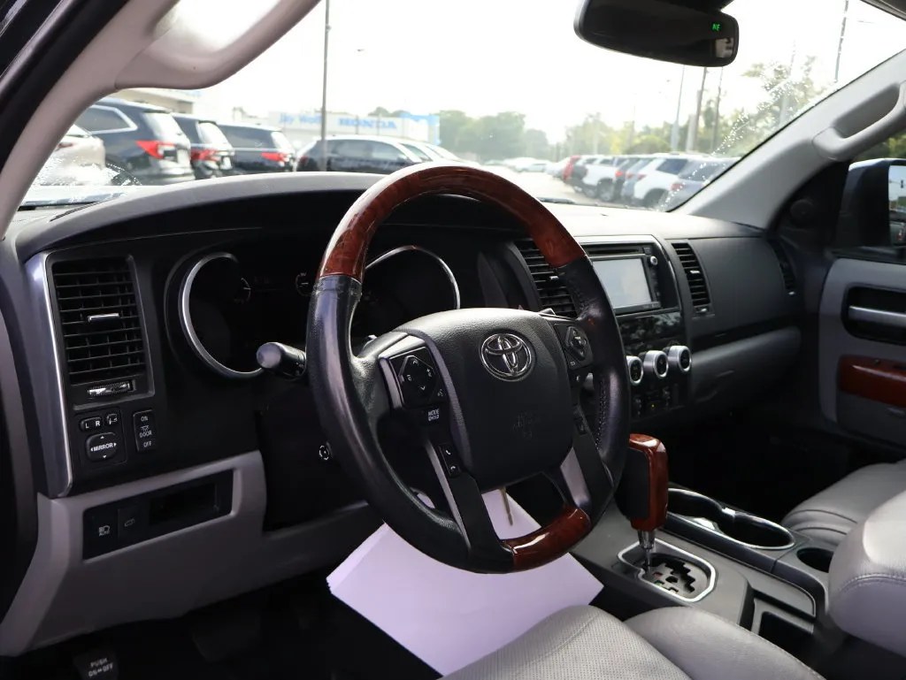 Toyota Sequoia photo 17