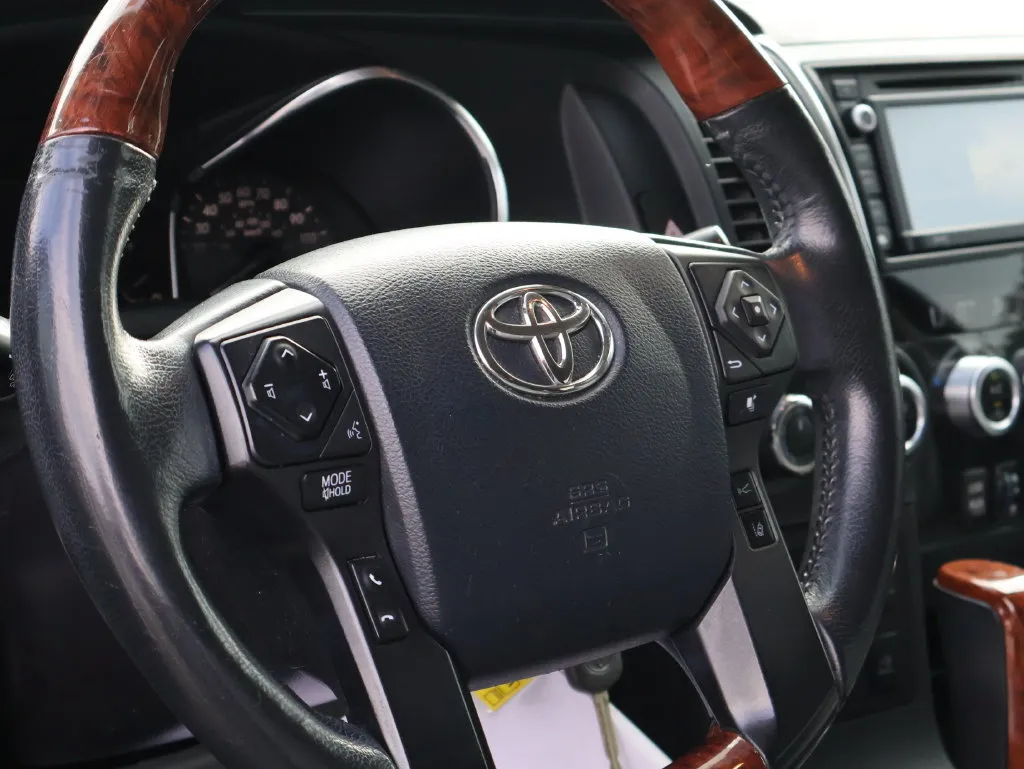 Toyota Sequoia photo 18
