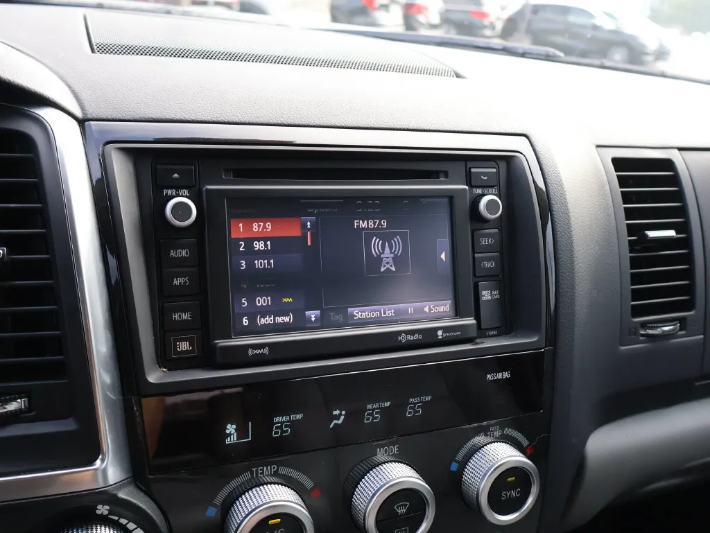 Toyota Sequoia photo 21