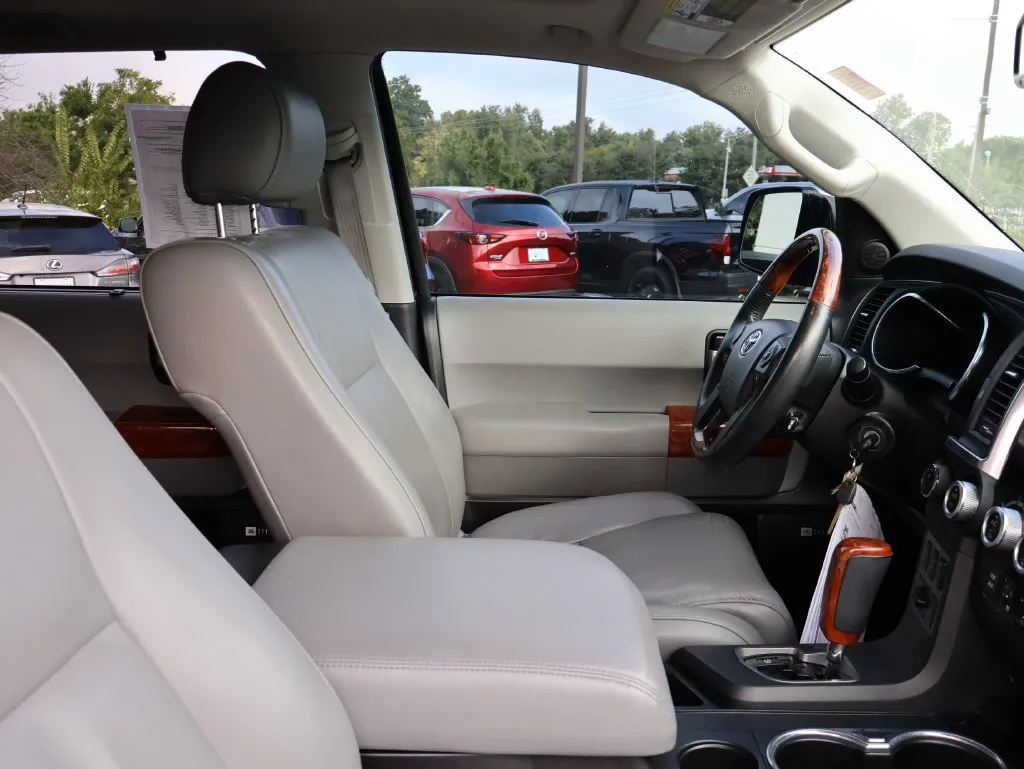 Toyota Sequoia photo 8