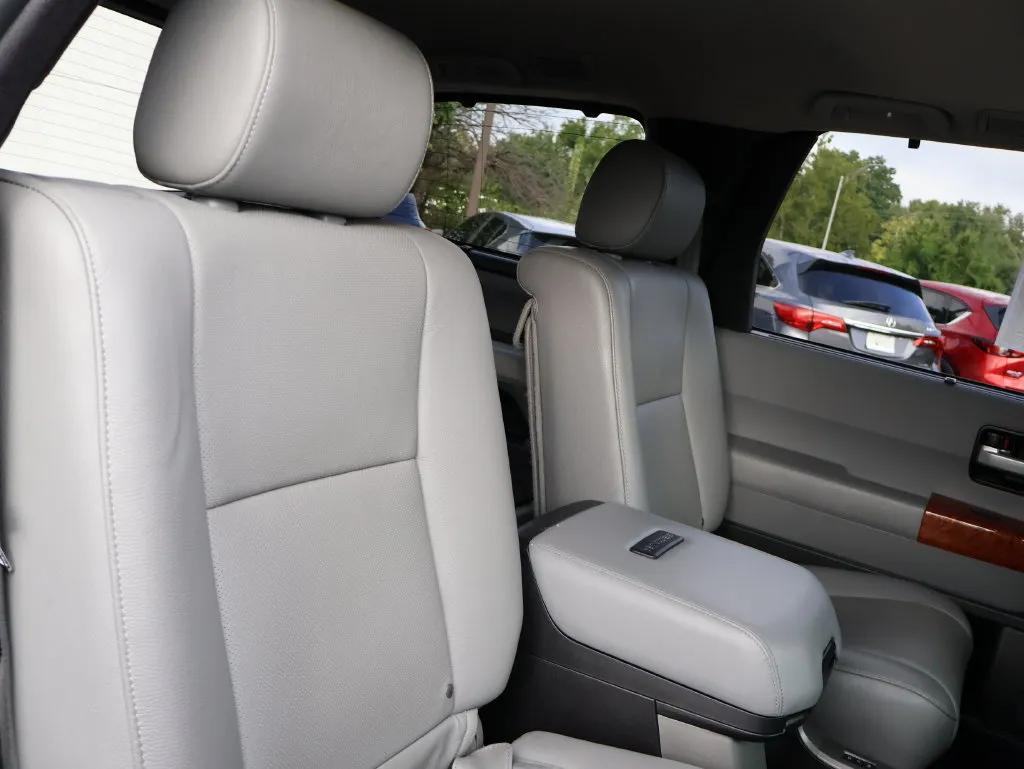 Toyota Sequoia photo 12
