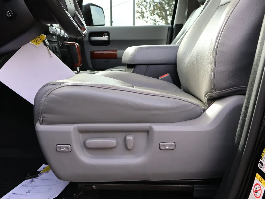 Toyota Sequoia photo 37