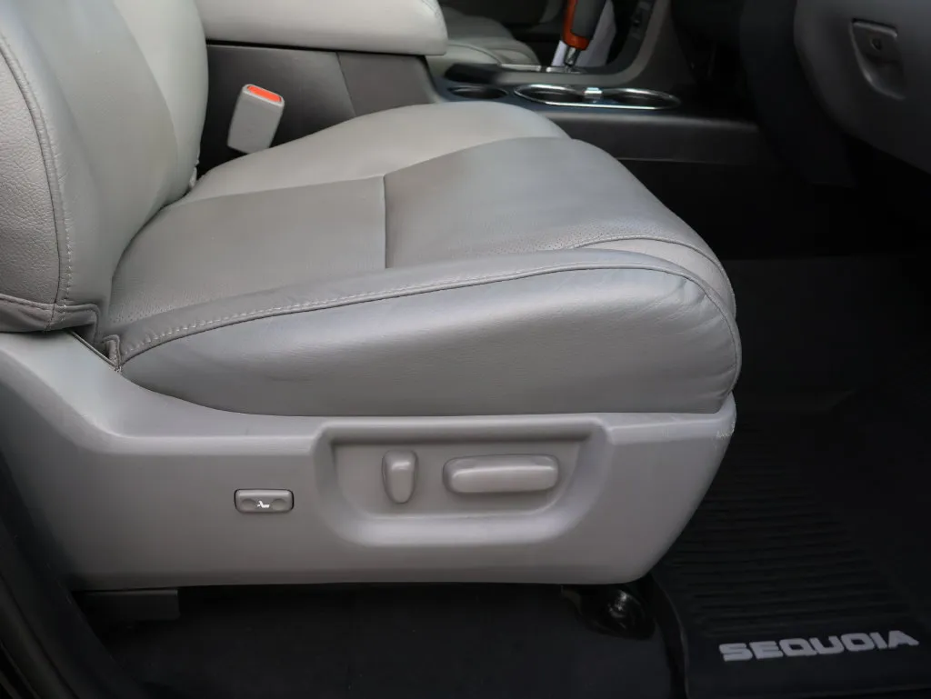 Toyota Sequoia photo 10
