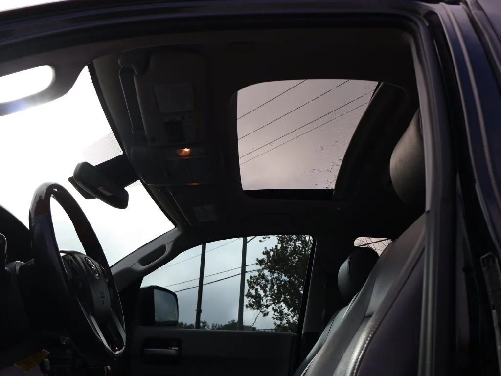 Toyota Sequoia photo 38