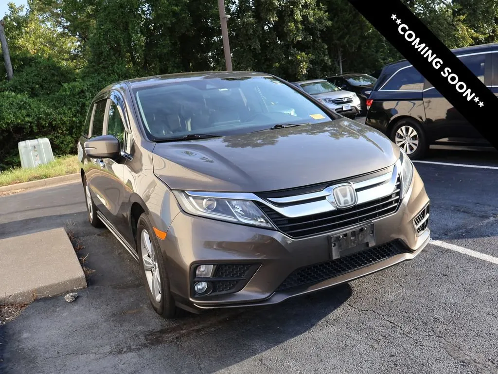 Beige 2018 Honda Odyssey EX-L for sale in Kansas City, MO