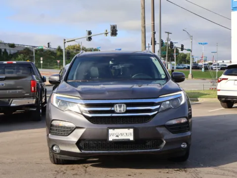 Photos of 2018 Honda Pilot Elite for sale in Kansas City, MO at Jay Wolfe Honda