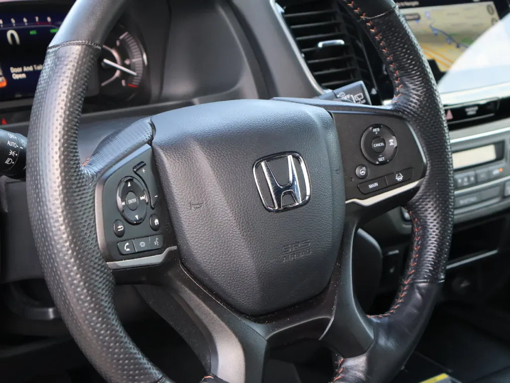 Honda Passport photo 18