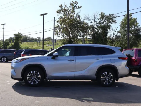 More photos of 2020 Toyota Highlander XLE at Jay Wolfe Honda, MO