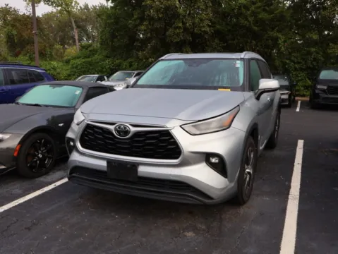 Another view of 2020 Toyota Highlander XLE for sale in Kansas City, MO at Jay Wolfe Honda