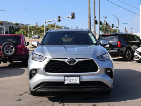 Photos of 2020 Toyota Highlander XLE for sale in Kansas City, MO at Jay Wolfe Honda