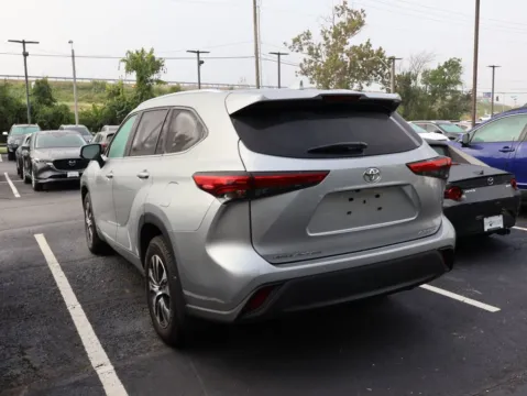 More photos of 2020 Toyota Highlander XLE at Jay Wolfe Honda, MO