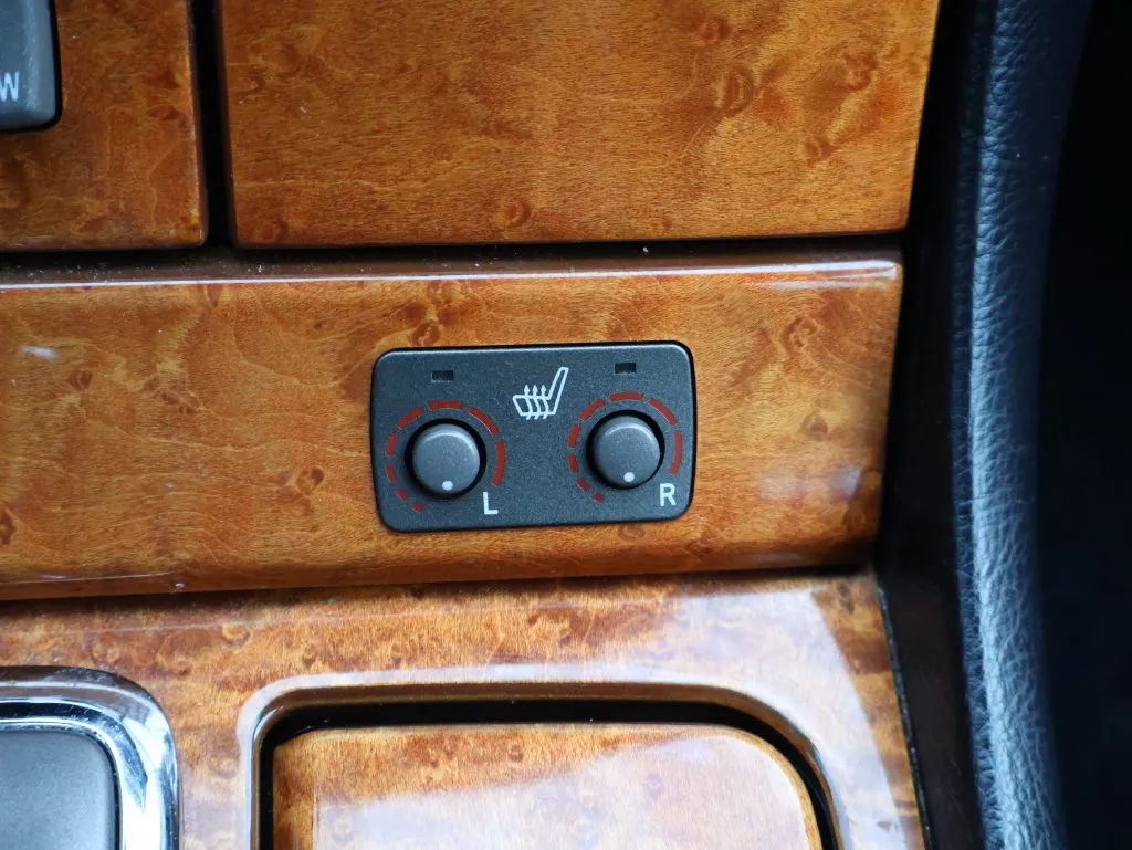 Lexus LS photo 21