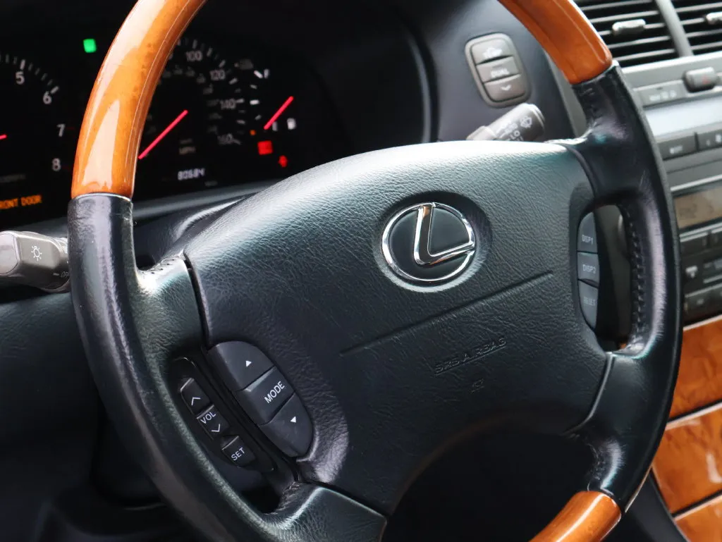 Lexus LS photo 17