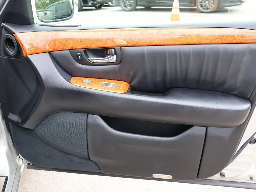 Lexus LS photo 11