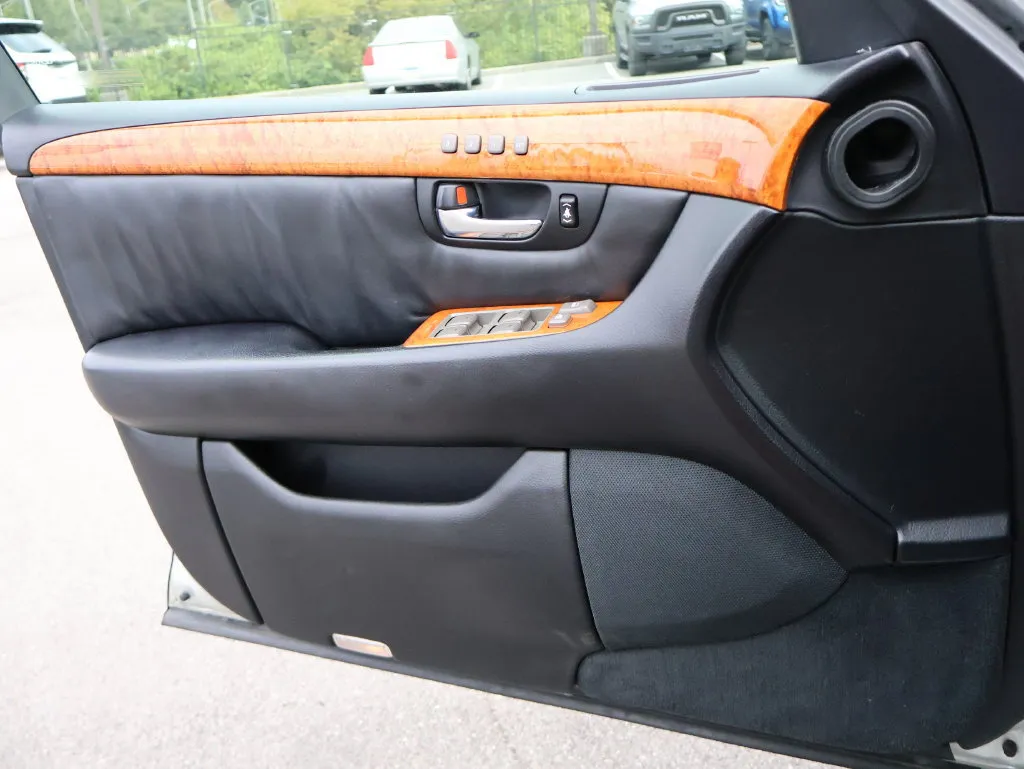 Lexus LS photo 25