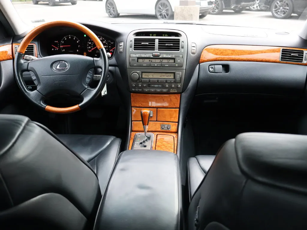 Lexus LS photo 13