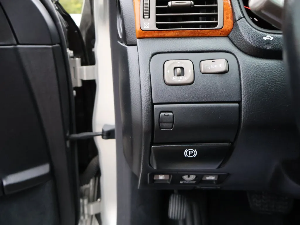 Lexus LS photo 24