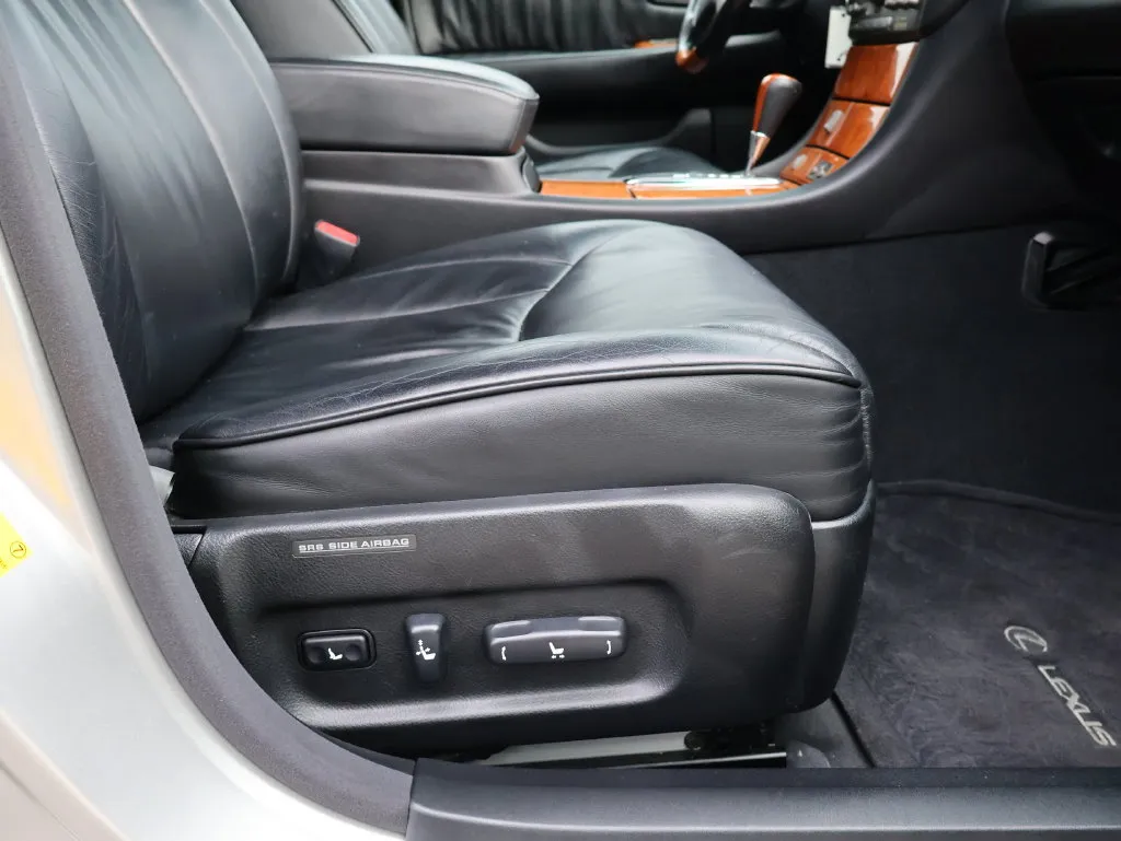 Lexus LS photo 10