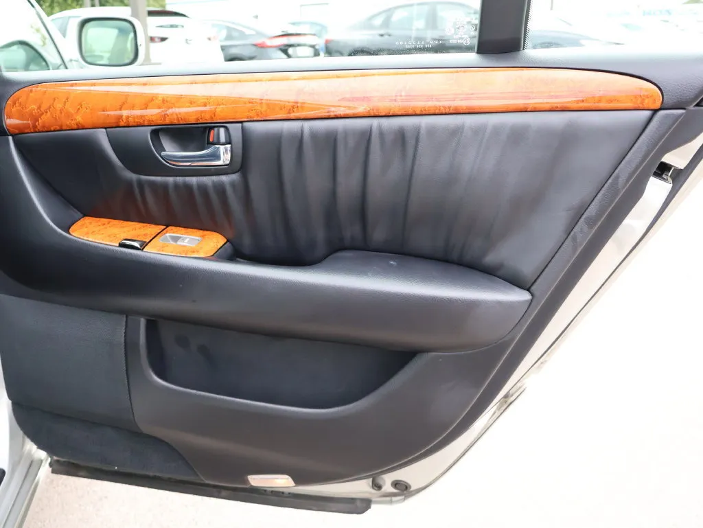 Lexus LS photo 14