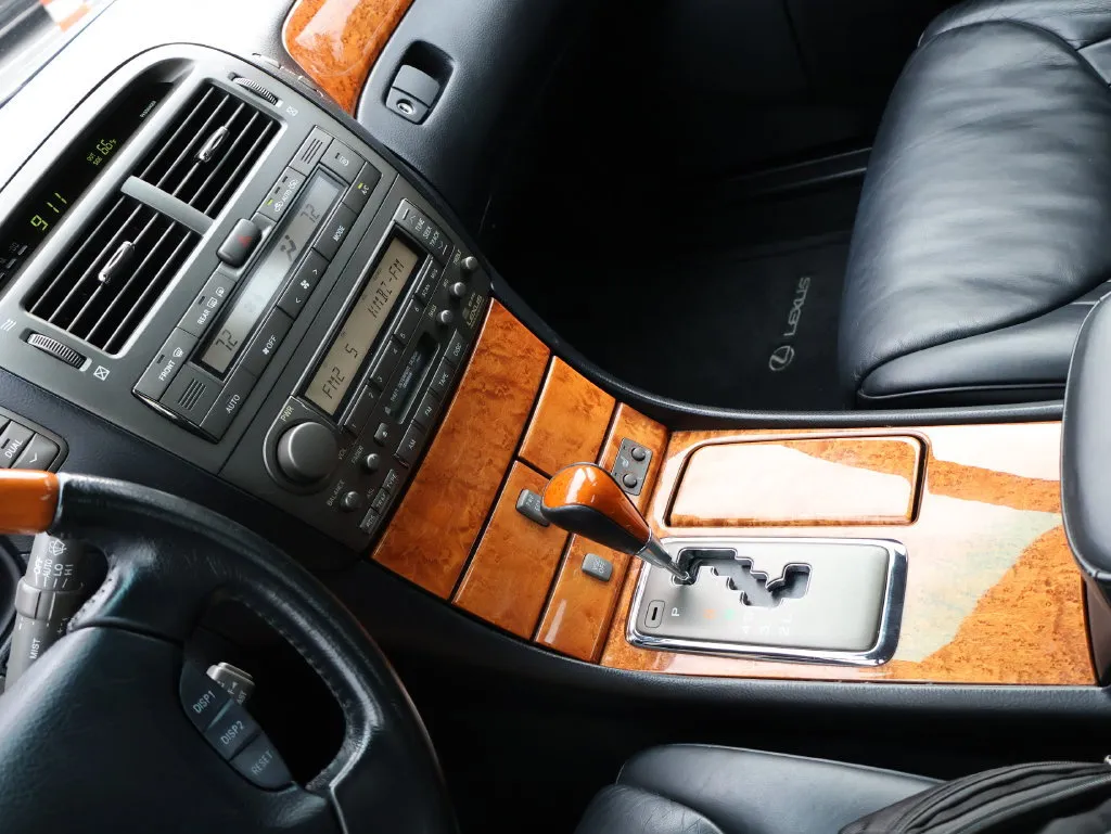 Lexus LS photo 18
